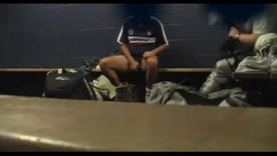 Dudes in locker room start jacking – hornycamguys.com