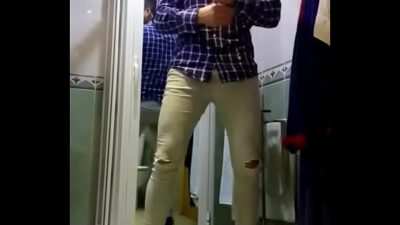 MASTUBACION EN EL BAÑO