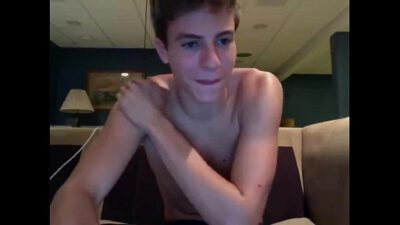 18 yo Show off on Webcam