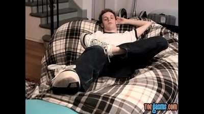 Jarrod Prince strips and jerks off while parading his feet