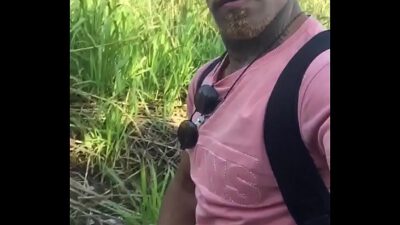 Mulekao exibindo a rola no parque