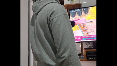 consegue vê TV com um mozão desse jeito perto de você?