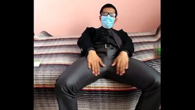 Con bulto de pantalón satinado brilloso webcam