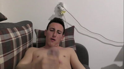 An Israeli guy masturbates on the couch