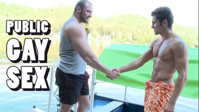 GAYWIRE – Muscular Studs Tomm & Rudy Black Bumping Uglies Out In Public
