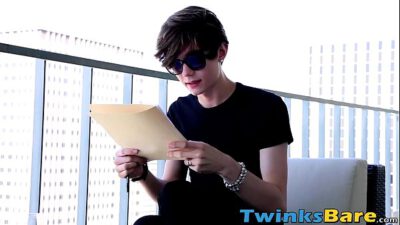 Horny hung twink Dakota White is back for more barebacking