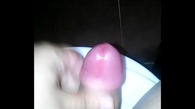 I love to cumming with my little cock