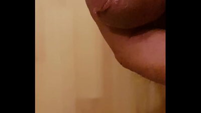 incertion d un masseur pour tete dans ma queue 3