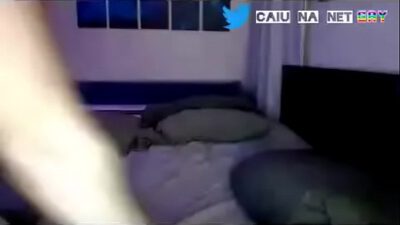 Marinheiro se exibindo na webcam – twitter @caiunanetgay