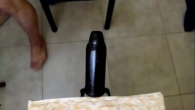 Me hice amigo de la mamba-negra y ahora está dispuesta a satisfacer la necesidad de mi cola