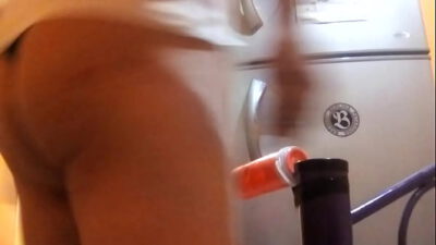 No me canso de penetrarme así, y llegar hasta el fondo