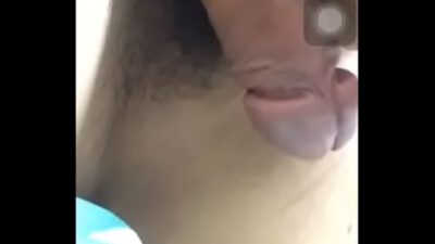 Novinho rebolando de pau duro no meu pau de 19 cm