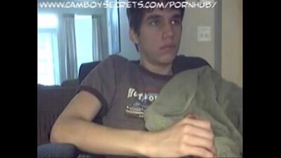 Rito de masturbación 2 – Chico se masturba cuidando de su corrida –