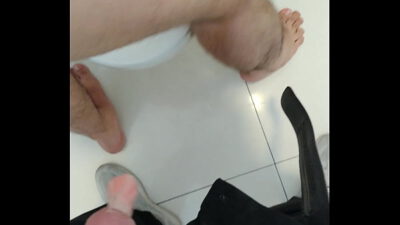 [Chính chủ] đụ trong toilet công ty mà kẹt bao cao su trong lỗ ass bot