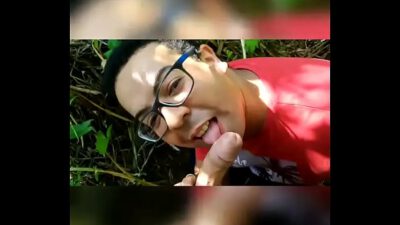 Di Gonçalves pagou um boquete pro loirinho novinho.