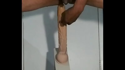 Montado en dildo frente y atras