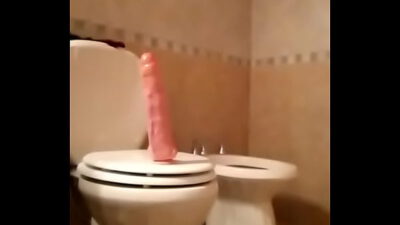 Putita con juguete nuevo