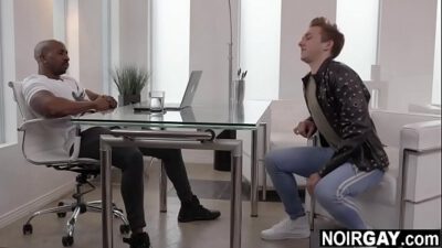 White gay twink sucks a bbc to seal business deal