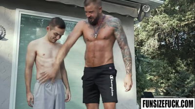 FunSizeFuck.com – Marcus Rivers is the very definition of Pocket-Rocket! Dolf Dietrich started banging his dick into him, faster and faster, until he suddenly exploded!