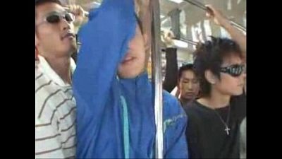 japan student on the bus